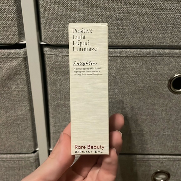 Rare Beauty Liquid Luminizer - Picture 3 of 7